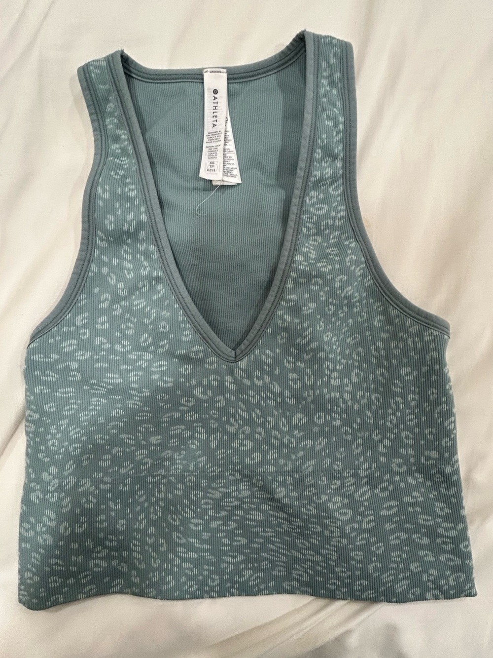 Athleta Aurora Crop Sports Bra XS Green Leopard Seamless V-Neck